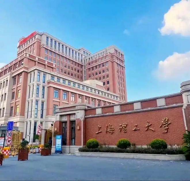 高校给硕士论文下铁令：签了字就锁死连标点符号都不能动